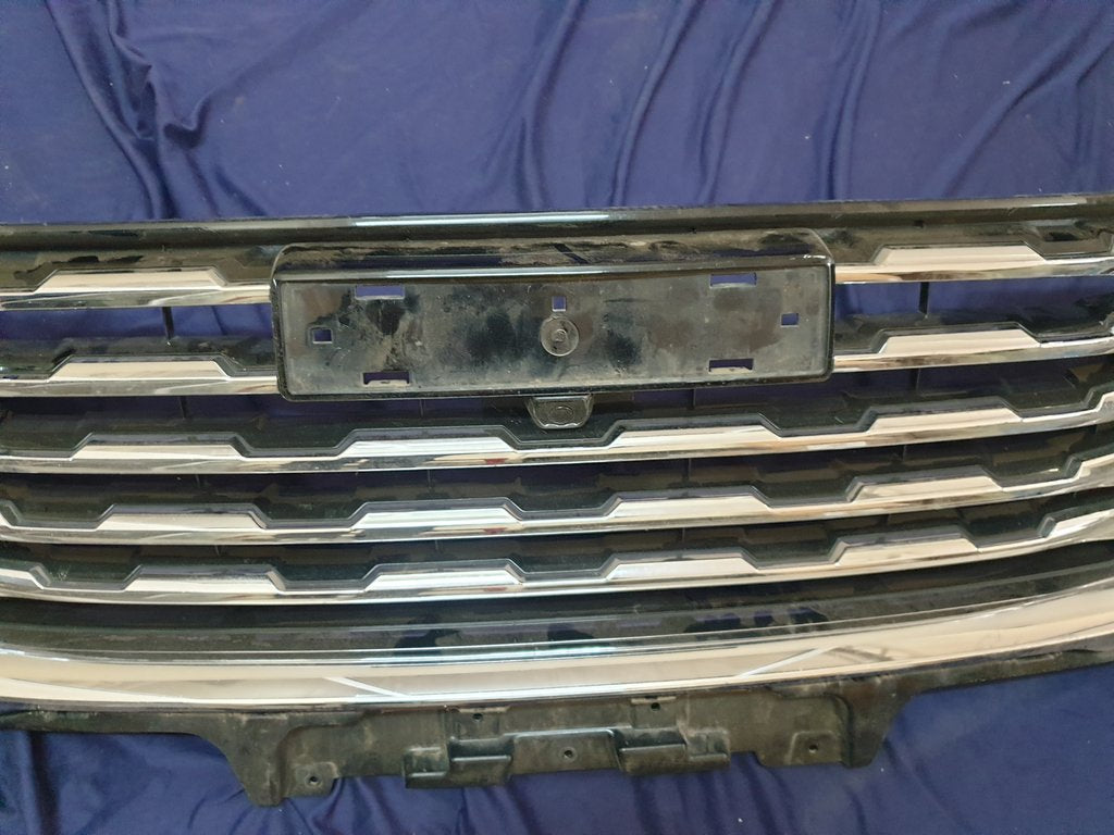 Haval Jolion Radiator Grille - Light Wear and Tear, Broken bracket