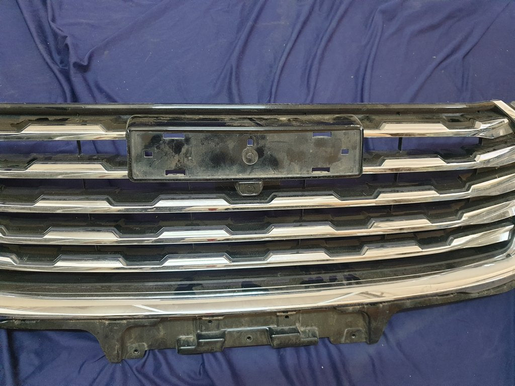 Haval Jolion Radiator Grille - Light Wear and Tear, Broken bracket