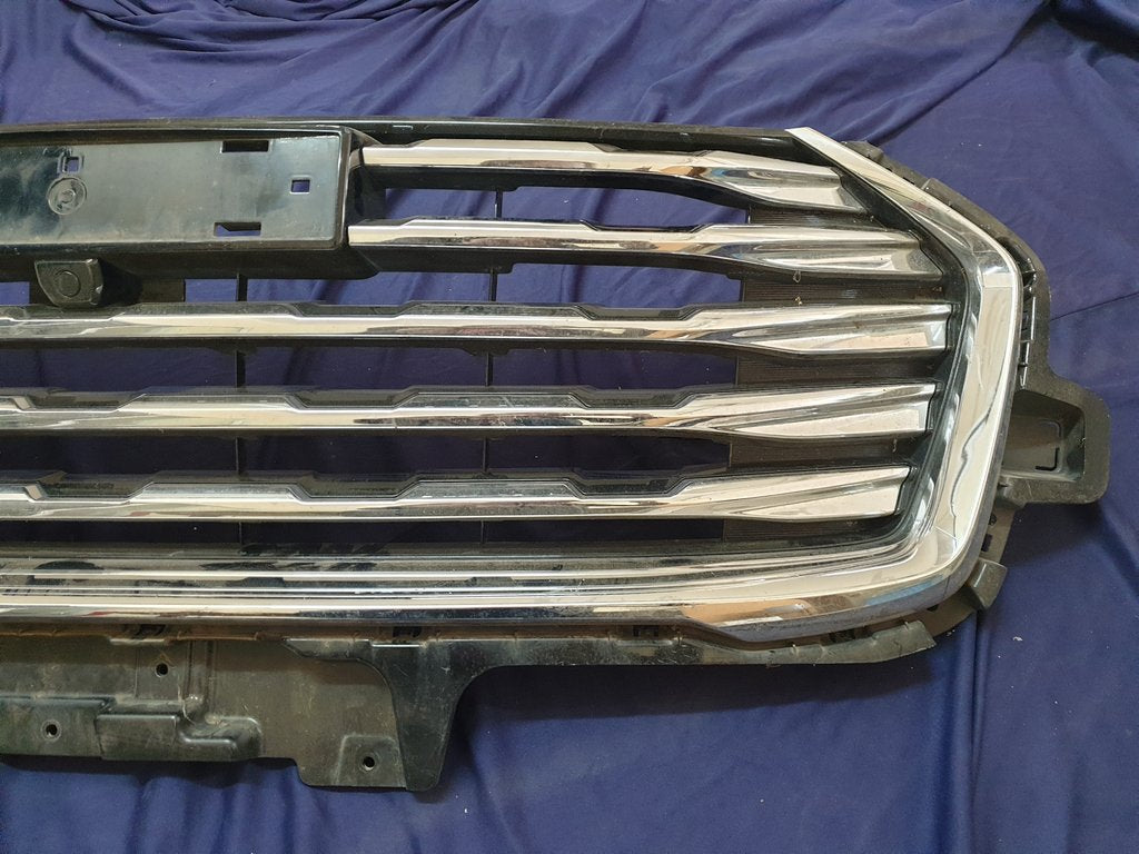 Haval Jolion Radiator Grille - Light Wear and Tear, Broken bracket