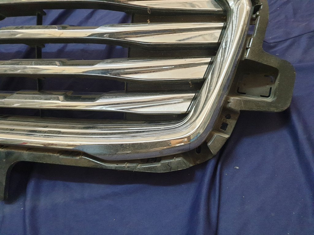 Haval Jolion Radiator Grille - Light Wear and Tear, Broken bracket