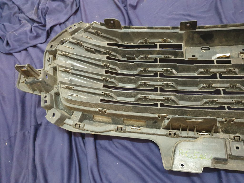 Haval Jolion Radiator Grille - Light Wear and Tear, Broken bracket