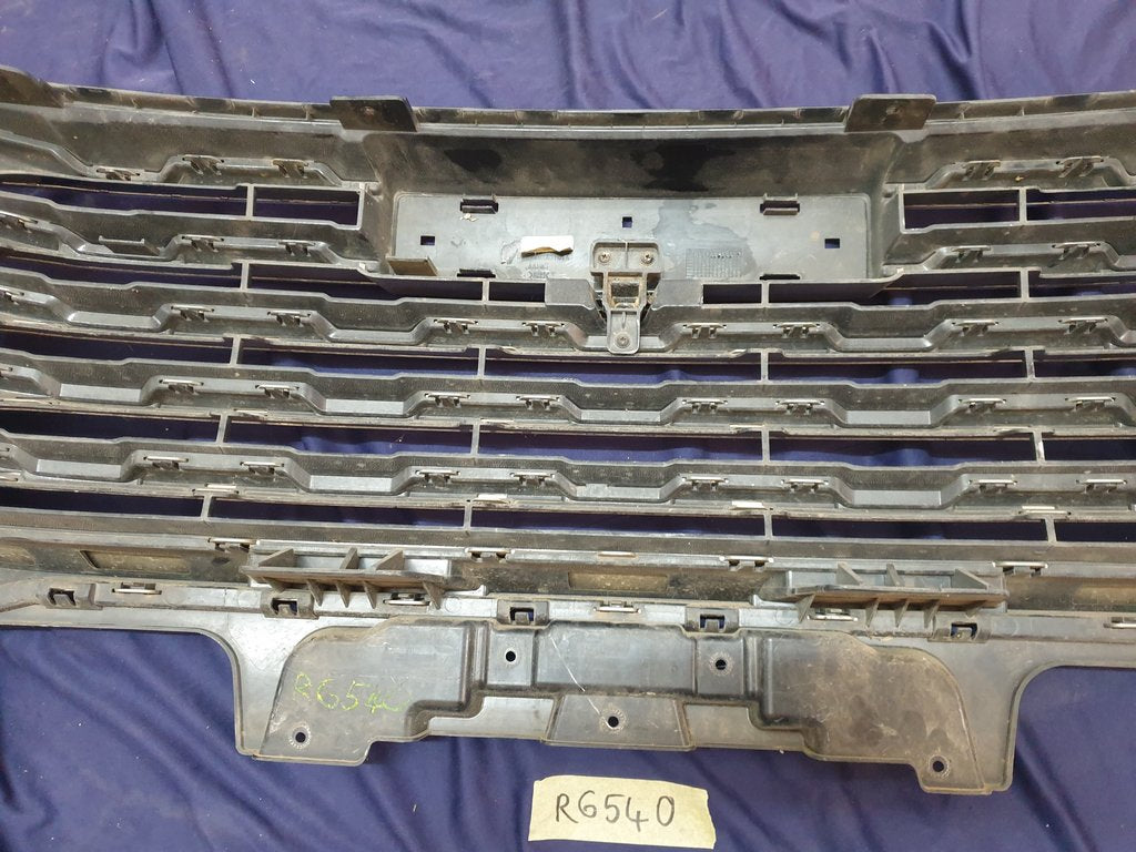 Haval Jolion Radiator Grille - Light Wear and Tear, Broken bracket