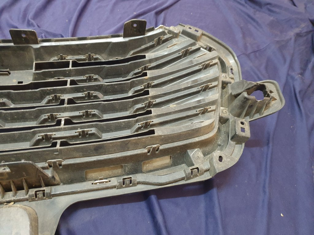 Haval Jolion Radiator Grille - Light Wear and Tear, Broken bracket
