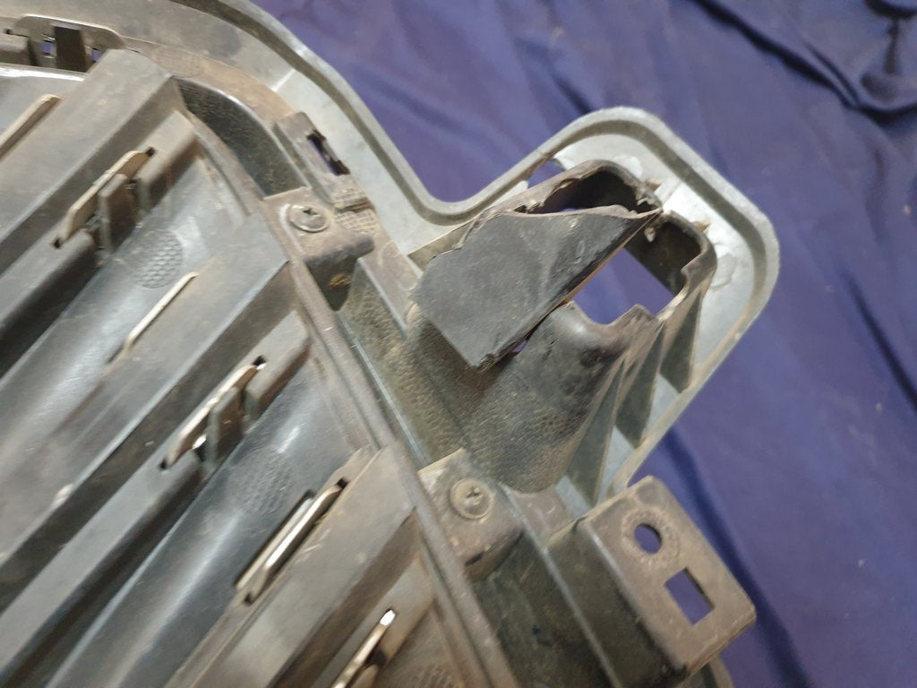 Haval Jolion Radiator Grille - Light Wear and Tear, Broken bracket