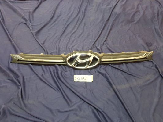 Hyundai i10 Radiator Grille - Light Wear and Tear