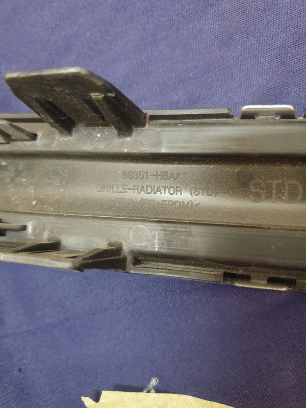KIA Rio IV Radiator Grille - Wear and Tear, Plastic Break