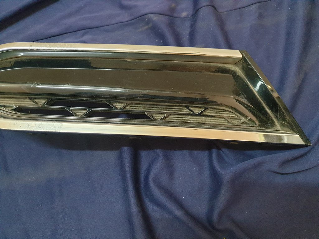 KIA Rio IV Radiator Grille - Wear and Tear