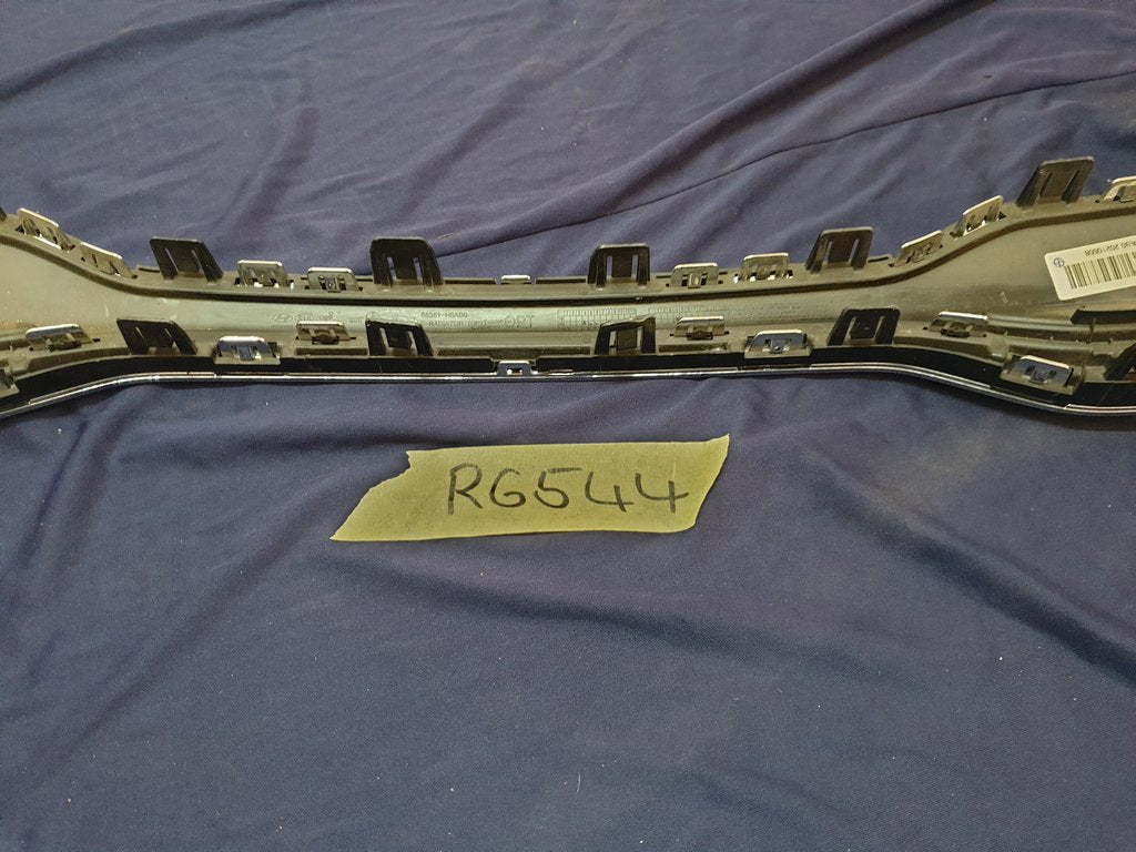 KIA Rio IV Radiator Grille - Wear and Tear