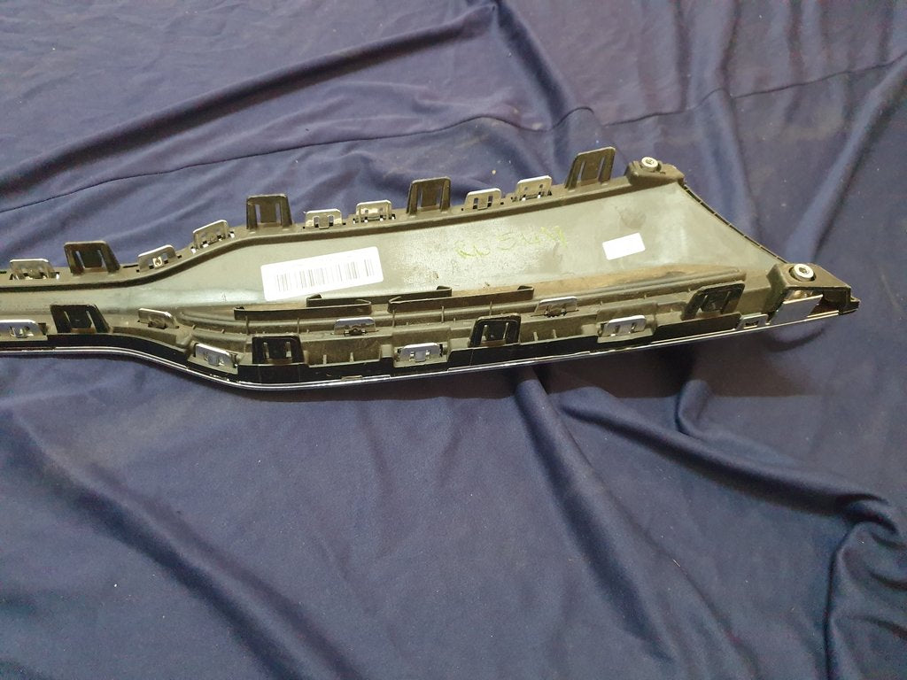 KIA Rio IV Radiator Grille - Wear and Tear