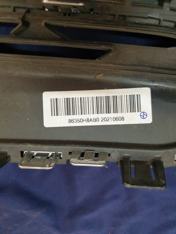 KIA Rio IV Radiator Grille - Wear and Tear