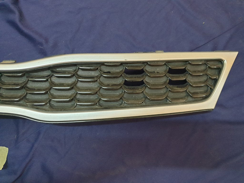 KIA Rio III Radiator Grille - Light Wear and Tear