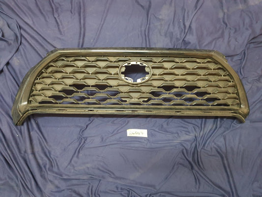 Toyota Corolla Cross Radiator Grille - Grille surround broken