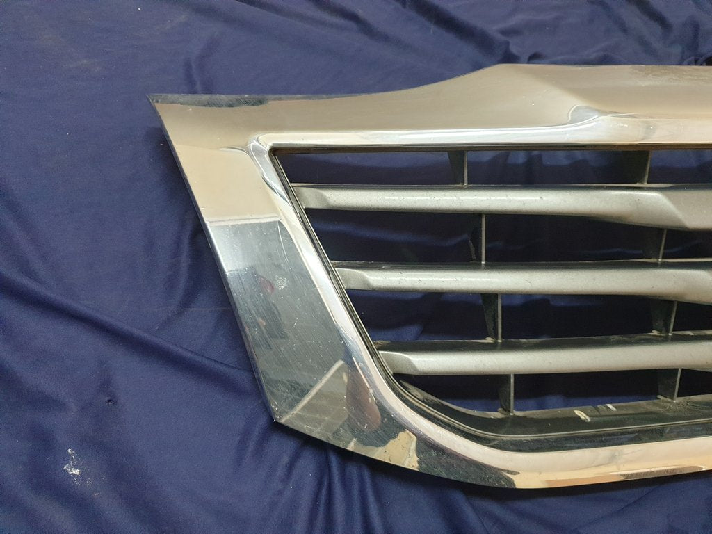 Toyota Hilux Radiator Grille - Wear and Tear, Clip/s broken