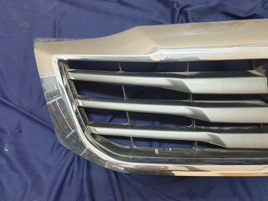 Toyota Hilux Radiator Grille - Wear and Tear, Clip/s broken