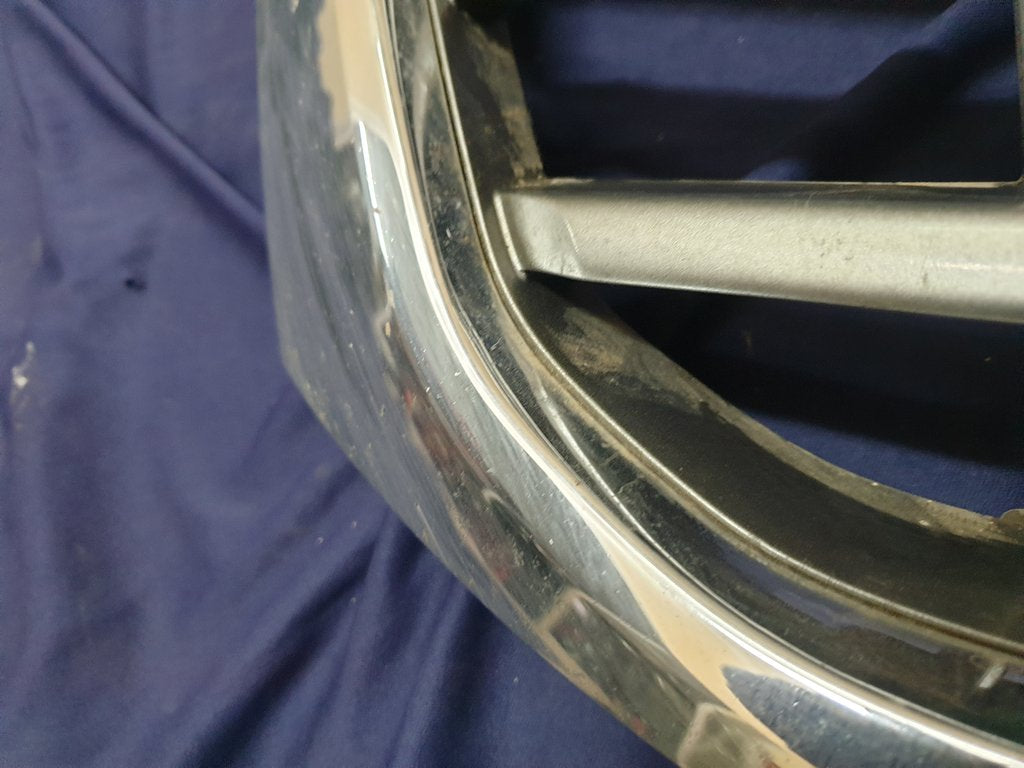 Toyota Hilux Radiator Grille - Wear and Tear, Clip/s broken