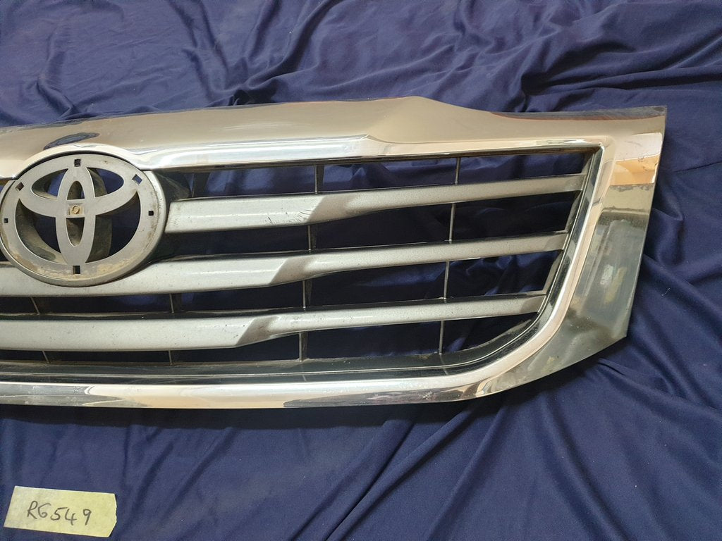 Toyota Hilux Radiator Grille - Wear and Tear, Clip/s broken