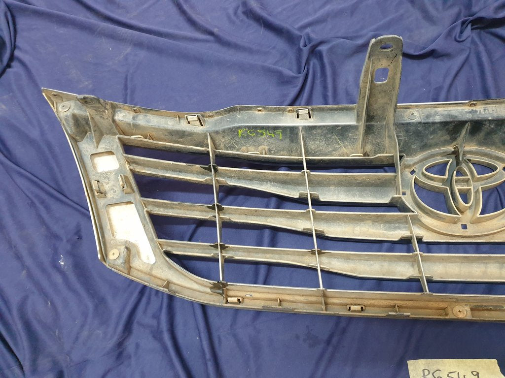 Toyota Hilux Radiator Grille - Wear and Tear, Clip/s broken