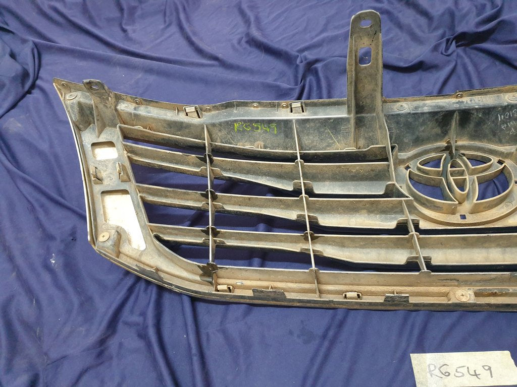 Toyota Hilux Radiator Grille - Wear and Tear, Clip/s broken