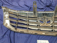 Toyota Hilux Radiator Grille - Wear and Tear, Clip/s broken