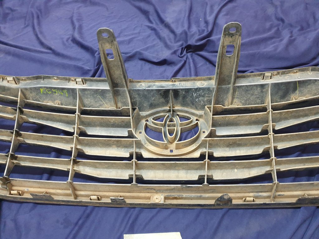 Toyota Hilux Radiator Grille - Wear and Tear, Clip/s broken