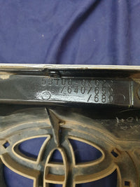 Toyota Hilux Radiator Grille - Wear and Tear, Clip/s broken