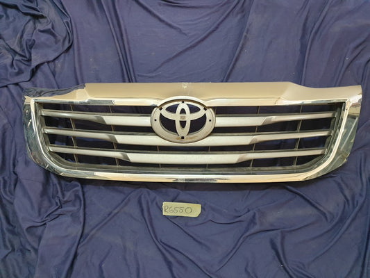 Toyota Hilux Radiator Grille - Wear and Tear, Clip/s broken