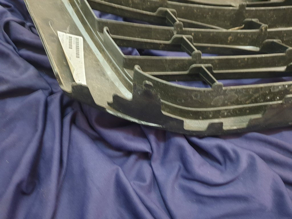 Toyota Aftermarket Hilux Radiator Grille - Wear and Tear
