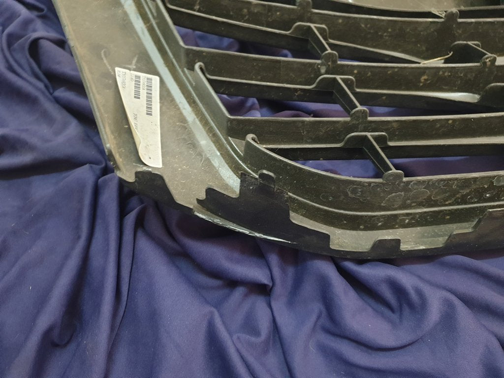 Toyota Aftermarket Hilux Radiator Grille - Wear and Tear