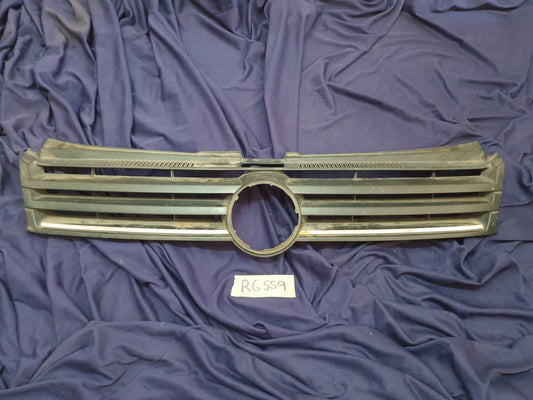 Volkswagen Polo Radiator Grille - Wear and Tear, Scratches, Chrome damaged
