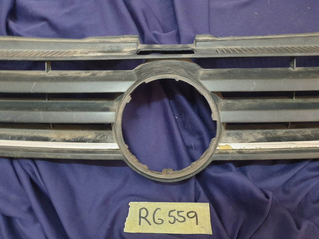 Volkswagen Polo Radiator Grille - Wear and Tear, Scratches, Chrome damaged