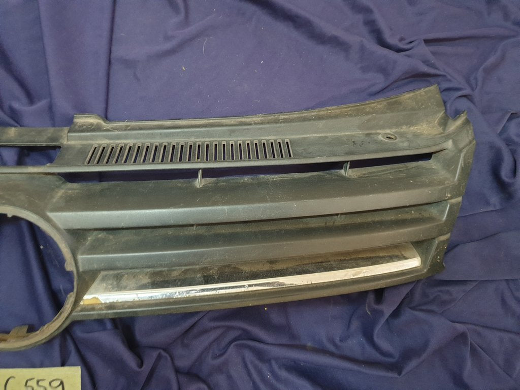 Volkswagen Polo Radiator Grille - Wear and Tear, Scratches, Chrome damaged