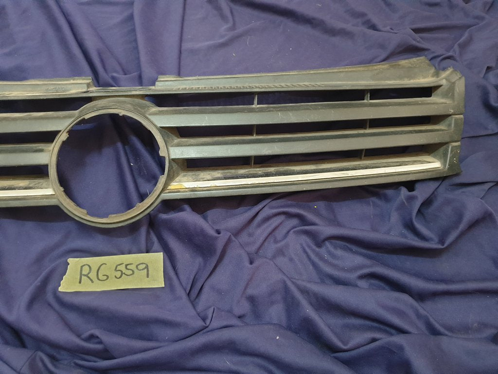 Volkswagen Polo Radiator Grille - Wear and Tear, Scratches, Chrome damaged