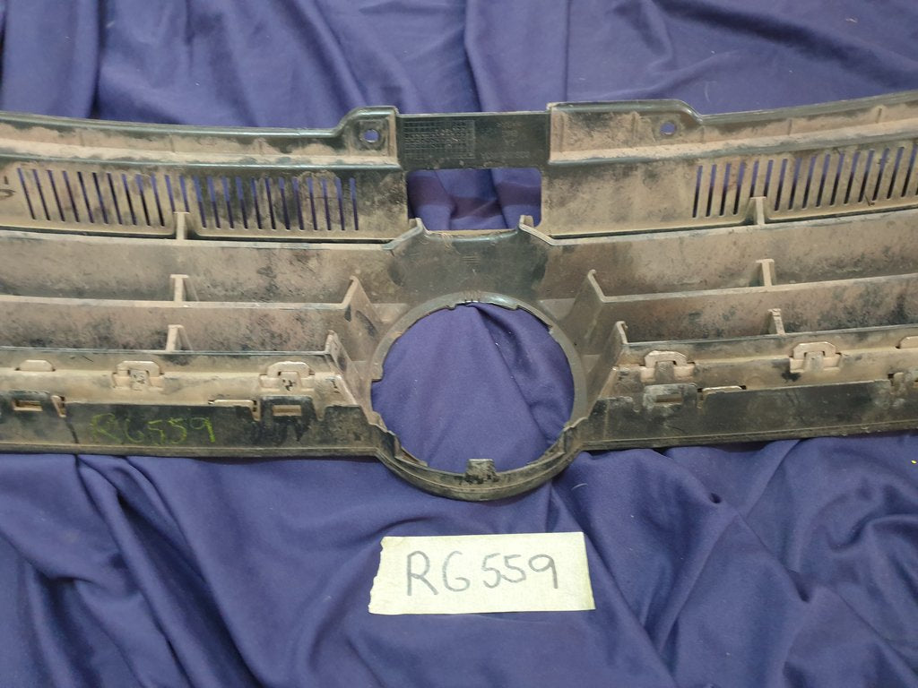 Volkswagen Polo Radiator Grille - Wear and Tear, Scratches, Chrome damaged