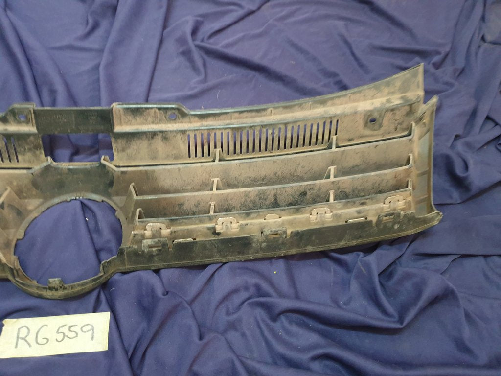 Volkswagen Polo Radiator Grille - Wear and Tear, Scratches, Chrome damaged