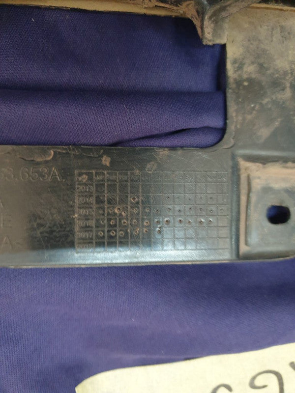 Volkswagen Polo Radiator Grille - Wear and Tear, Scratches, Chrome damaged