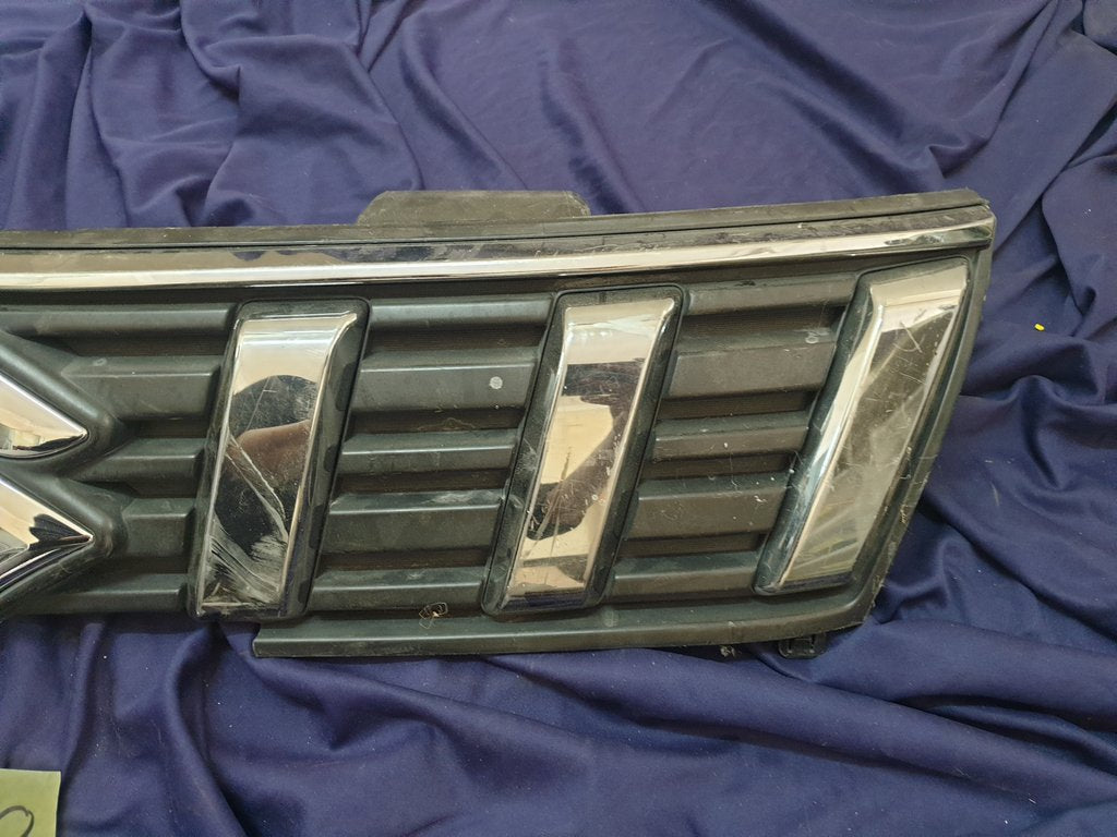 Suzuki Vitara Radiator Grille - Wear and Tear, Plastic Broken off