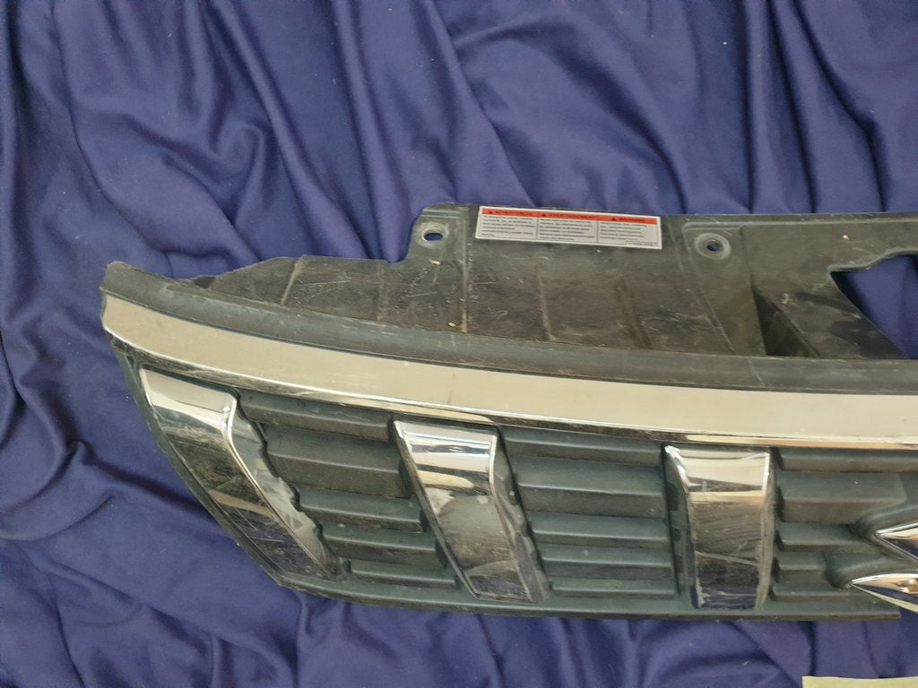 Suzuki Vitara Radiator Grille - Wear and Tear, Plastic Broken off