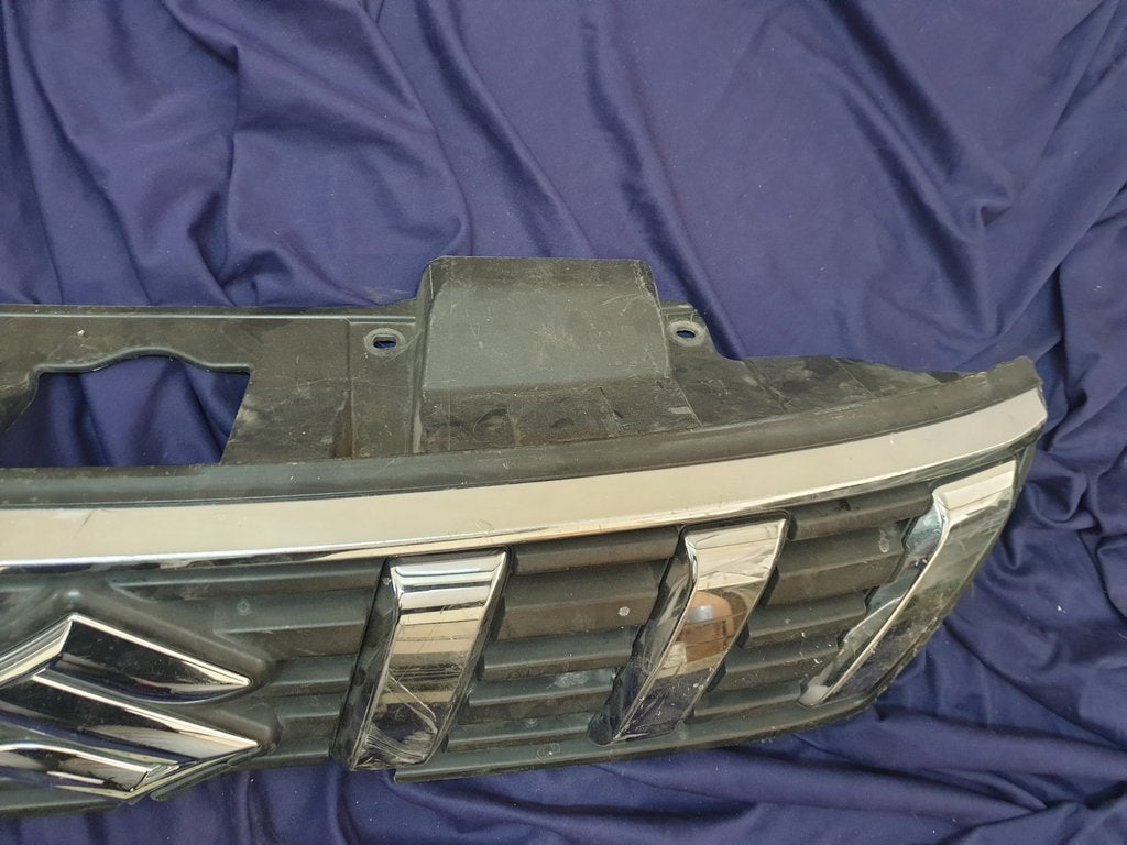 Suzuki Vitara Radiator Grille - Wear and Tear, Plastic Broken off