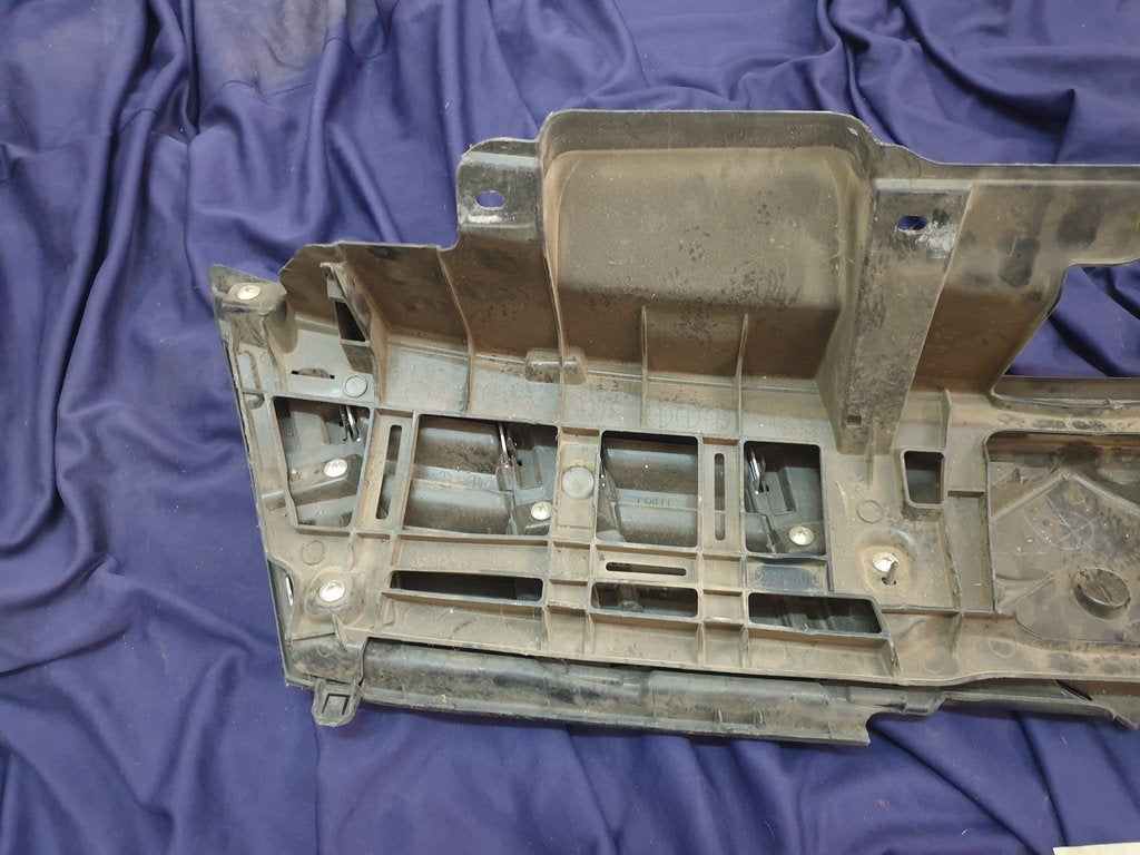 Suzuki Vitara Radiator Grille - Wear and Tear, Plastic Broken off
