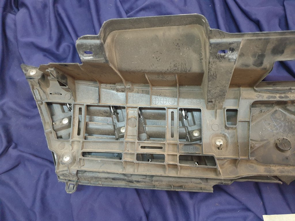 Suzuki Vitara Radiator Grille - Wear and Tear, Plastic Broken off