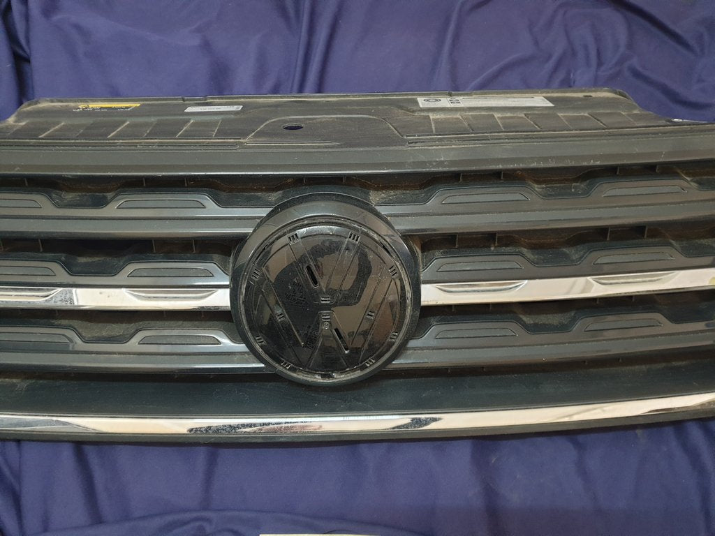 Volkswagen T-Cross Radiator Grille - Wear and Tear, Crack, Missing piece of broken frame