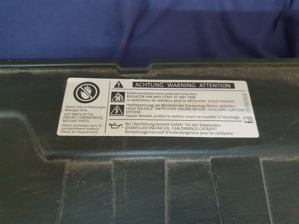 Volkswagen T-Cross Radiator Grille - Wear and Tear, Crack, Missing piece of broken frame