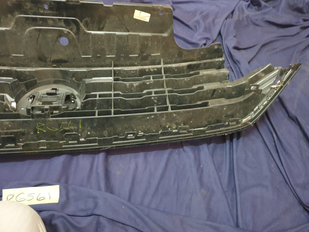 Volkswagen T-Cross Radiator Grille - Wear and Tear, Crack, Missing piece of broken frame