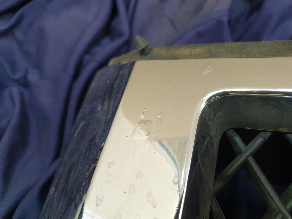 Jeep Grand Cherokee Radiator Grille - Wear and Tear, Chrome Lifting and peeling