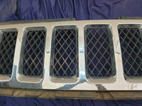 Jeep Grand Cherokee Radiator Grille - Wear and Tear, Chrome Lifting and peeling