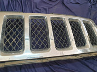 Jeep Grand Cherokee Radiator Grille - Wear and Tear, Chrome Lifting and peeling