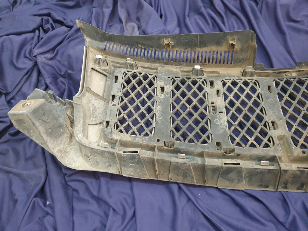 Jeep Grand Cherokee Radiator Grille - Wear and Tear, Chrome Lifting and peeling