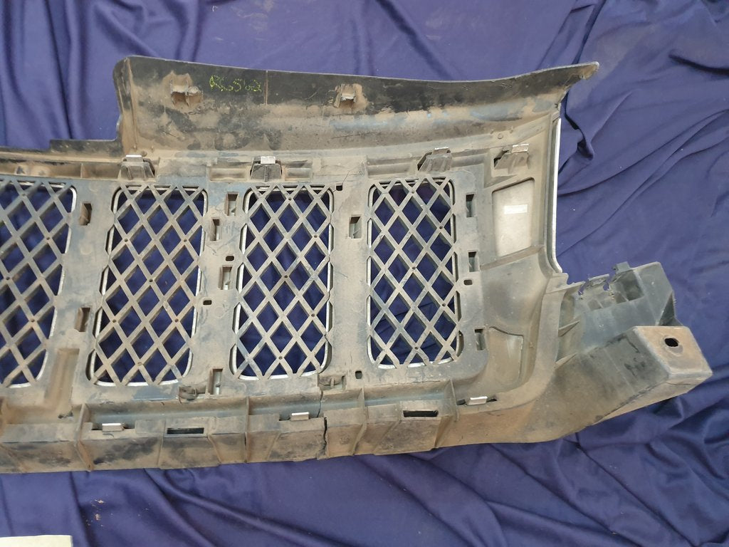 Jeep Grand Cherokee Radiator Grille - Wear and Tear, Chrome Lifting and peeling