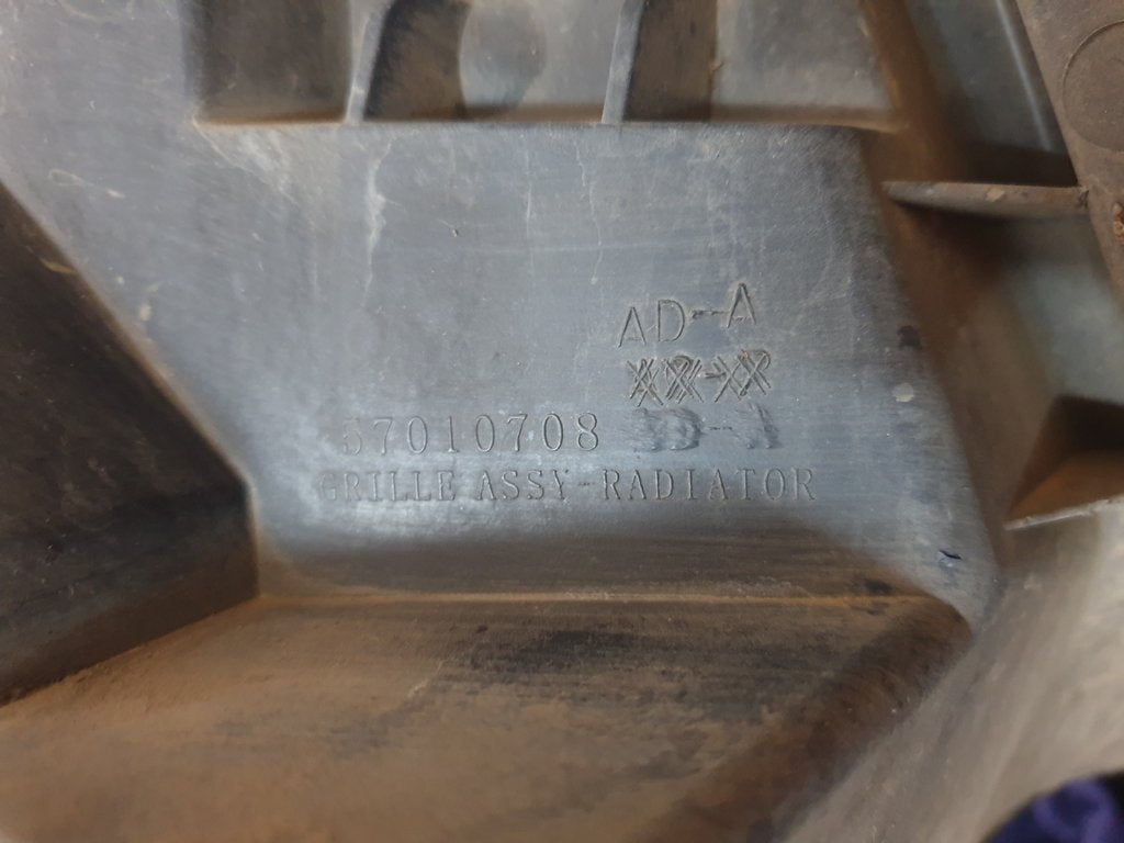 Jeep Grand Cherokee Radiator Grille - Wear and Tear, Chrome Lifting and peeling