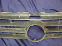 Volkswagen Polo Radiator Grille - Wear and Tear, Crack, Missing piece of broken frame